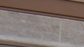 Trabajadores de El Súper salen a protestar contra bajos salarios.