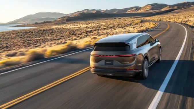 El Lucid Gravity Touring 2026