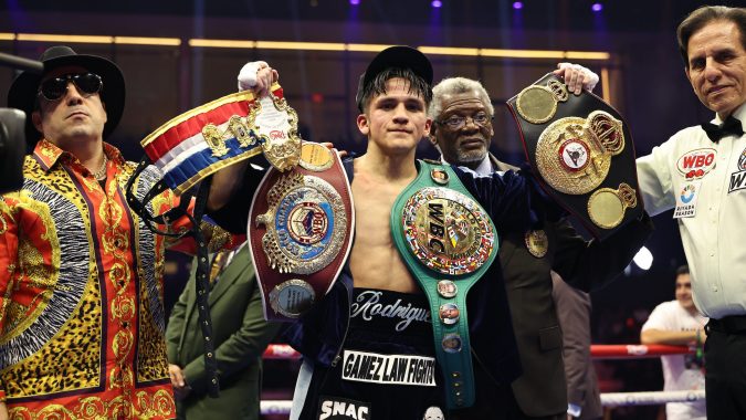 Jesse "Bam" Rodríguez unificó títulos de peso supermosca con una magistral actuación contra el argentino Fernando Martínez, a quien le quitó lo invicto.