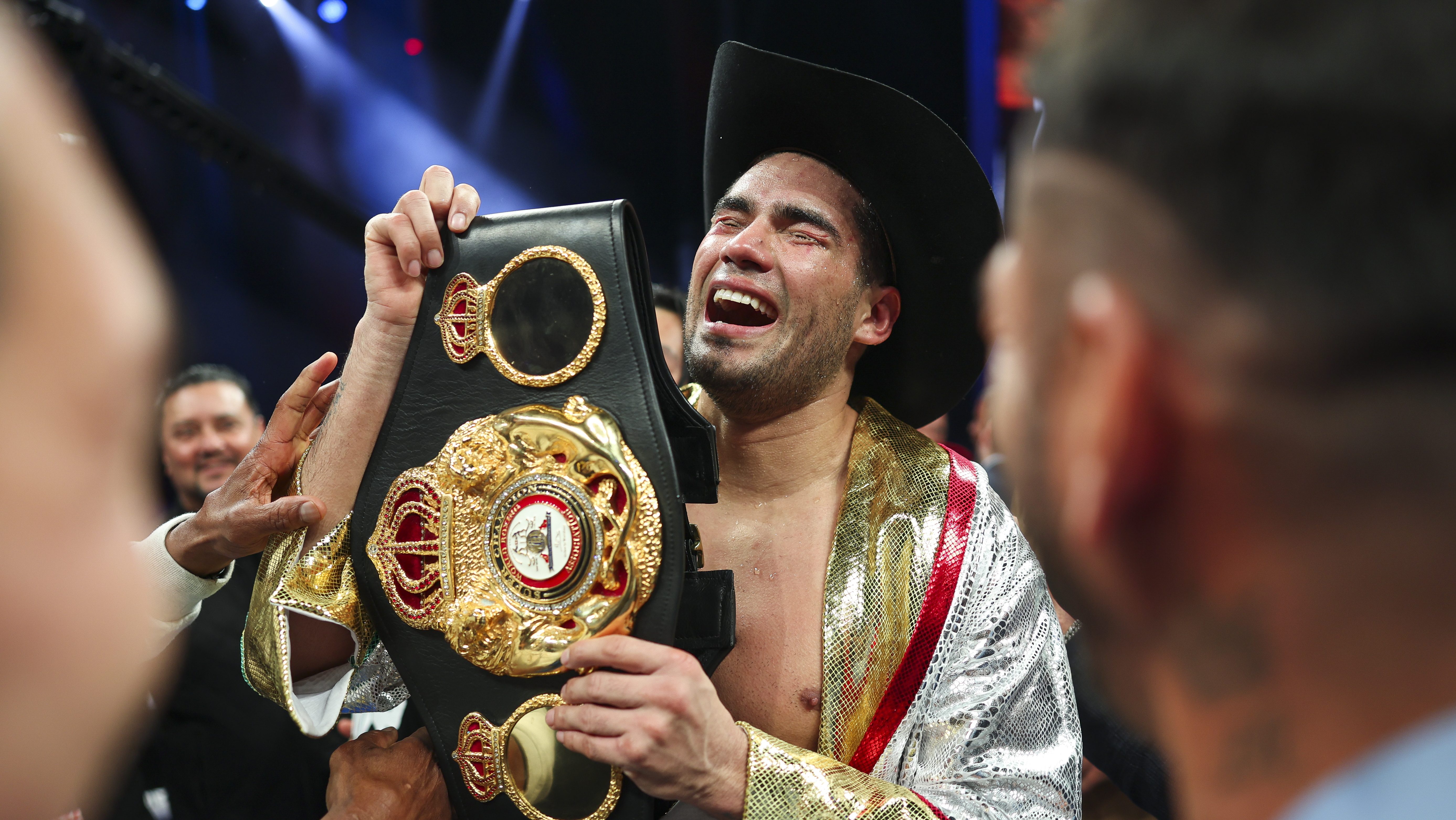 Zurdo Ramírez regresará a la acción en enero, según reportes - La Opinión