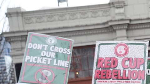Baristas de Starbucks en huelga