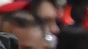 Toluca, Estado de México, 26 de octubre de 2025. Alexis Vega y Antonio Mohamed “Turco”, director Técnico , durante el partido correspondiente a la jornada 15 del torneo Apertura 2025 de la Liga BBVA MX, entre los Diablos Rojos del Toluca y los Tuzos del Pachuca, realizado en el estadio Nemesio Diez. Foto: Imago7/ Arturo Hernández