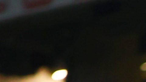 Sergio Canales levanta la mano en señal de celebración tras un gol con Rayados en el clásico regiomontano.