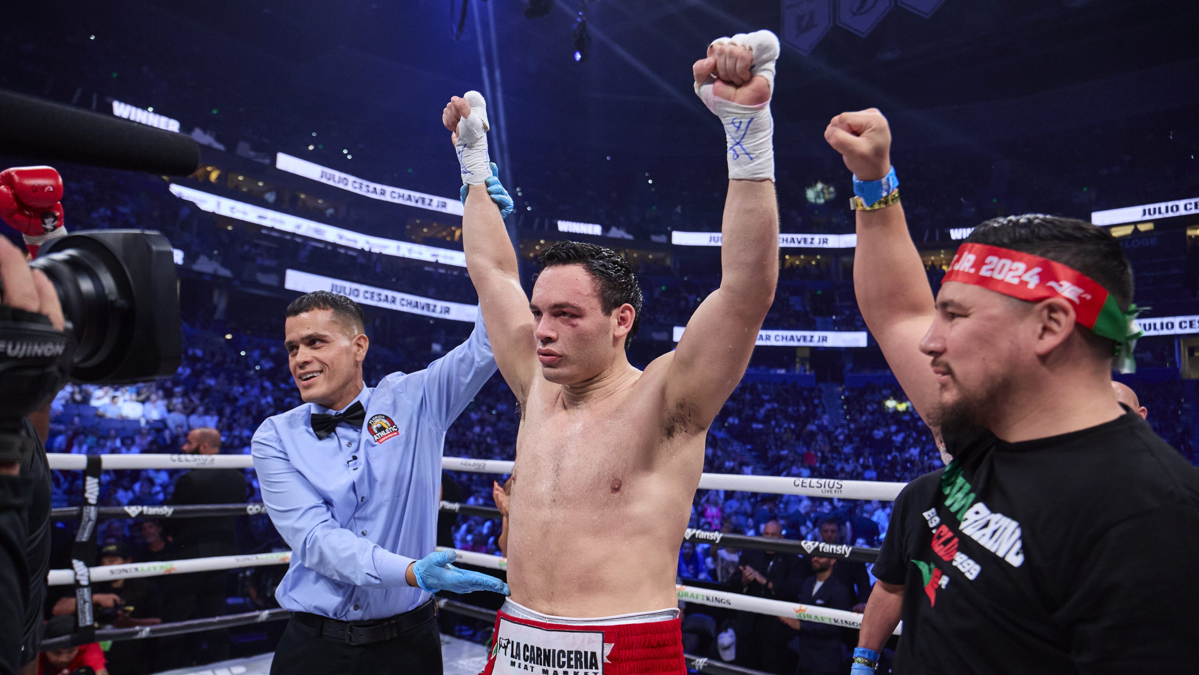 Julio César Chávez Jr. volverá a la acción en enero junto a su hermano - La Opinión