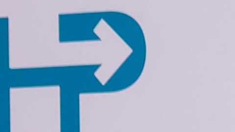 En nombre de Impremedia, Jesús del Toro recibe uno de los premios José Martí..