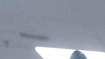 Shohei Ohtani de los Dodgers de Los Ángeles celebra la conquista del título de la División Oeste de la Liga Nacional, el jueves 25 de septiembre de 2025, en Phoenix. (AP Foto/Darryl Webb)