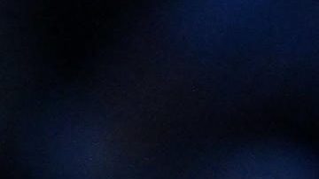 Jannik Sinner (i) y Carlos Alcaraz (d) se abrazan después de la final.