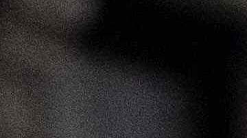 Un veterano sostiene la bandera de EE.UU. en el Desfile de Veteranos en Nueva York.