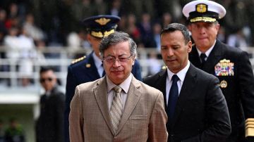 El presidente colombiano, Gustavo Petro, puso a un militar -Pedro Sánchez- al frente del Ministerio de Defensa colombiano por primera vez en 34 años.