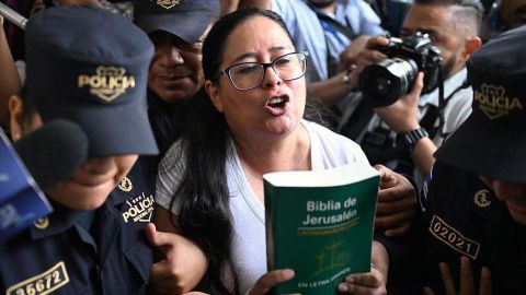 "El régimen sintió que tenía que callarla": la denuncia contra Bukele del esposo de Ruth López, la abogada que lleva meses presa en El Salvador