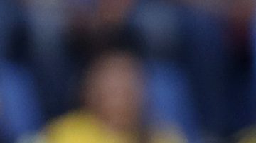 MEX9809. CIUDAD DE MÉXICO (MÉXICO), 29/11/2025.- Rodrigo Aguirre (d) de América disputa un balón con Sergio Ramos (i) de Monterrey este sábado, durante un partido por los cuartos de final del Torneo Apertura 2025 de la Liga MX, en el estadio Ciudad de los Deportes de Ciudad de México (México). EFE/Isaac Esquivel