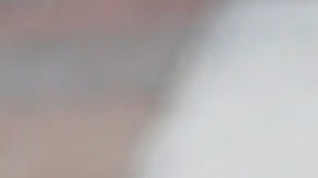 La inmigrante contó que debe bañarse, comer y dormir con el grillete, ya que ICE monitorea su ubicación.