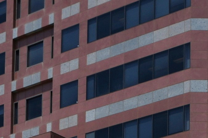 Un soldado de la Guardia Nacional de California que fue movilizada a Los Ángeles por el gobierno de Trump en junio de 2025.