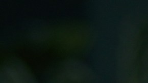 Hablar solo, únicamente es preocupante cuando está acompañado de síntomas como delirios o pérdida del sentido de la realidad.