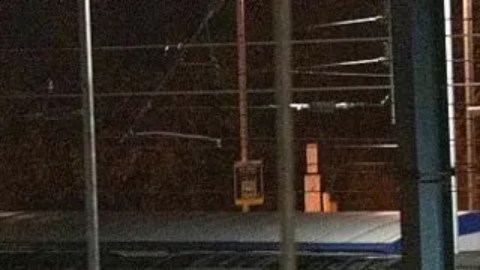 El incidente tuvo lugar al aproximarse el tren a la estación de Huntingdon, unos 120 kilómetros al norte de Londres.