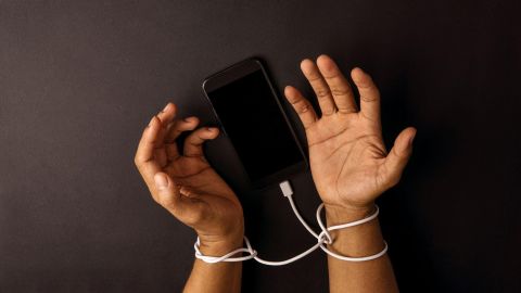 Cuáles son las 5 formas de violencia digital más comunes (y cómo protegerse)