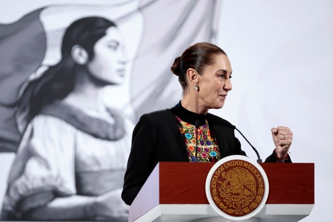 Sheinbaum celebra nuevo libro de López Obrador y afirma que su Gobierno está "muy fuerte"