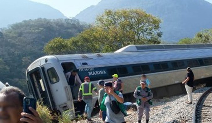 Sheinbaum pide esclarecer con “mucho rigor” que fue lo que pasó en el descarrilamiento del tren Interoceánico en Oaxaca