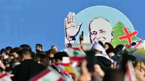 Papa se despide del Líbano con misa ante 150.000 fieles