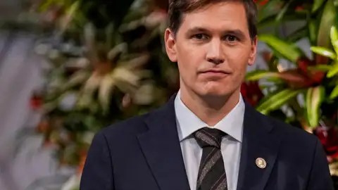 El Comité Noruego del Nobel insta a Maduro a dimitir