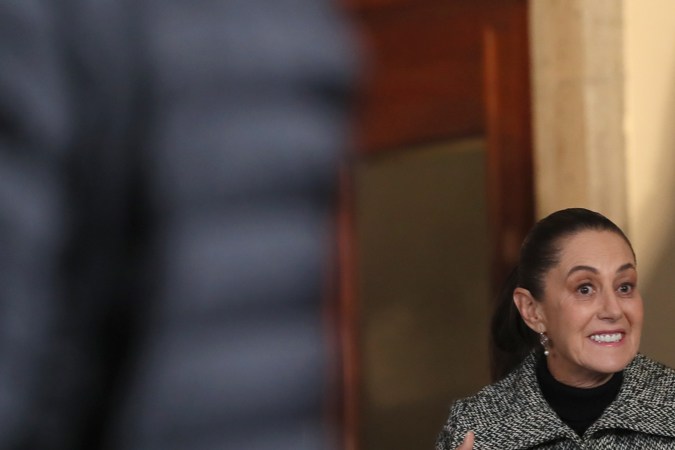 Sheinbaum dice que "la gente no migra por gusto" frente a los argumentos de Trump y Kast