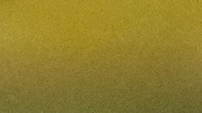 Mario Pineida (i) peleando un balón aéreo.