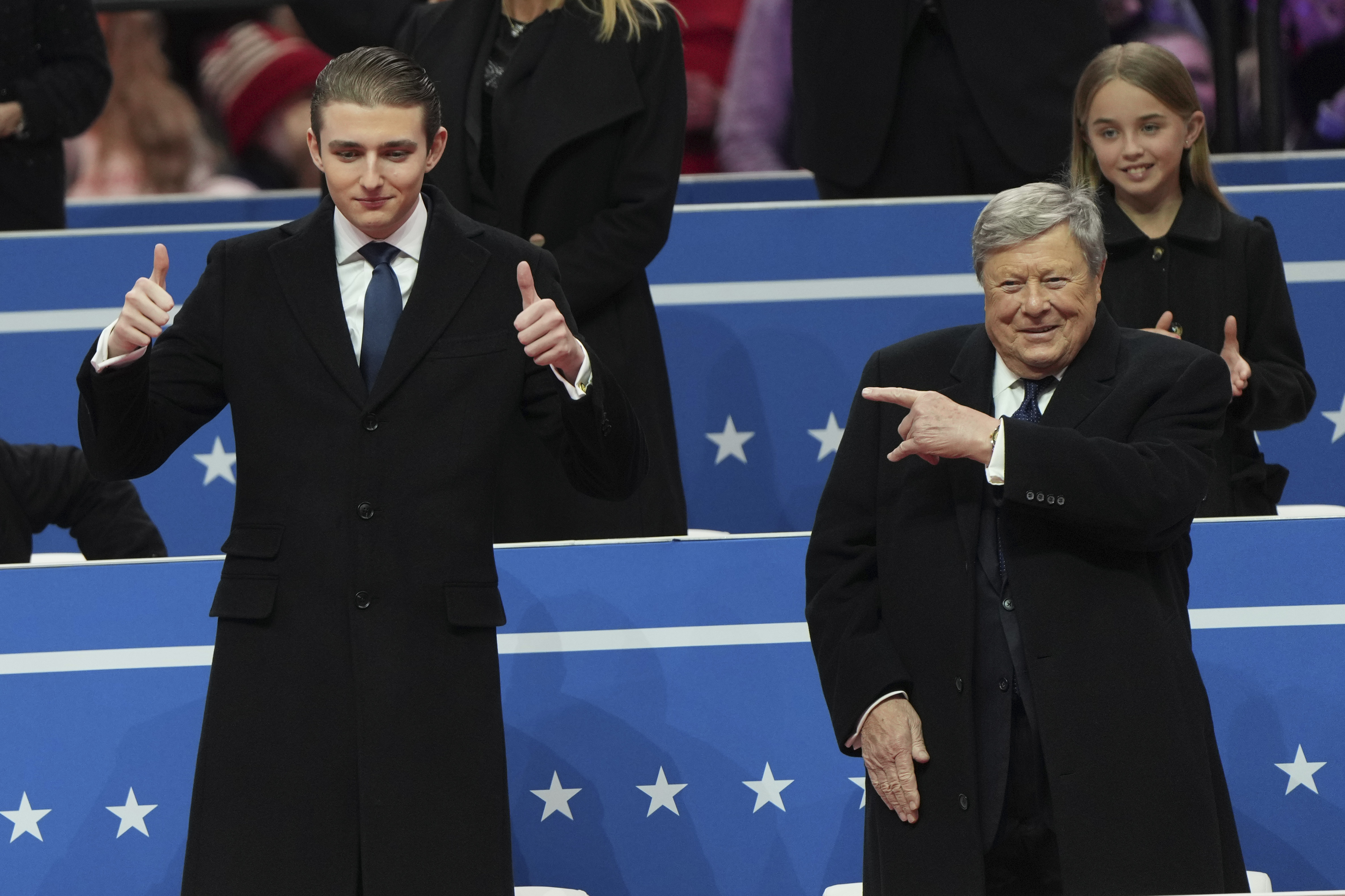 Senador propone quitar la doble nacionalidad en EU, lo cual, afectaría a Melania y a Barron