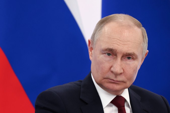 Putin dice a Trump que ataque con drones a residencia presidencial rusa pone a revisión los acuerdos por la paz en Ucrania