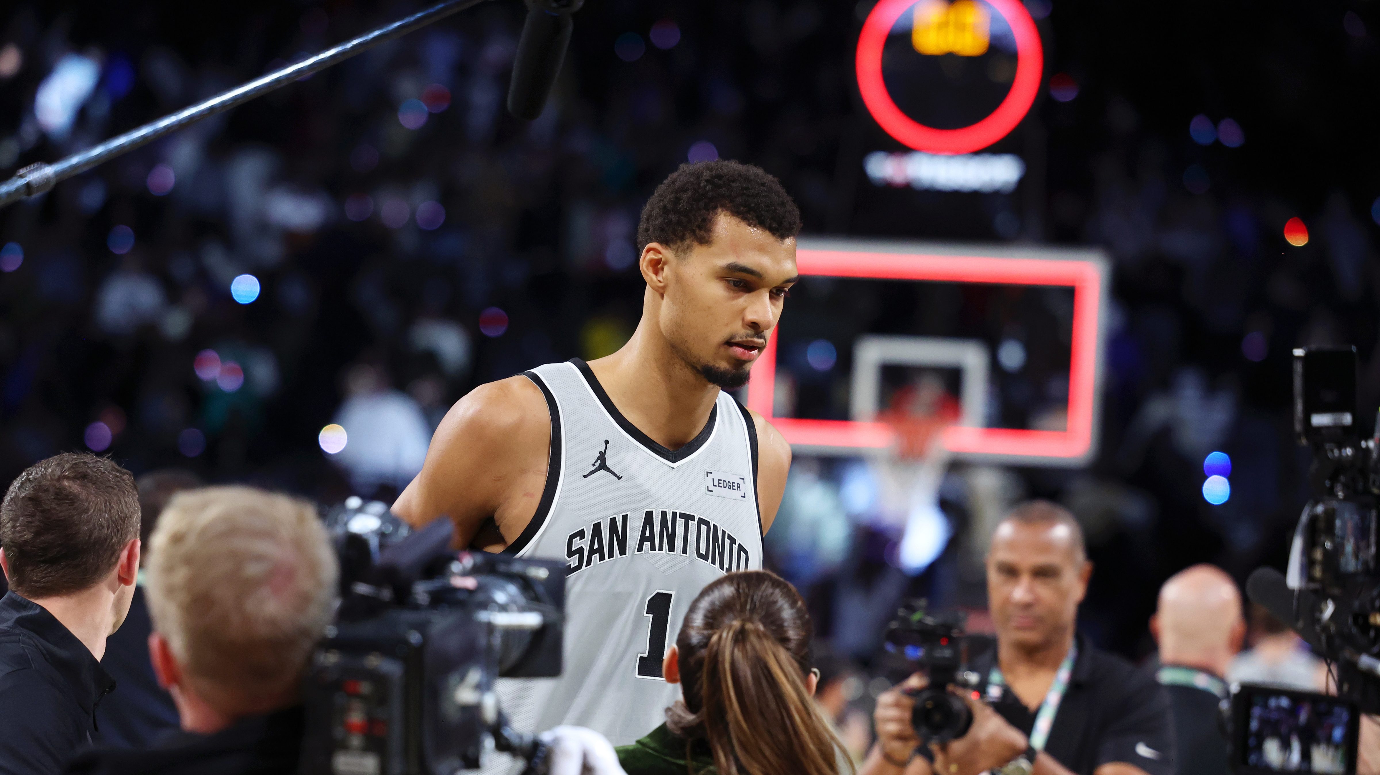 Victor Wembanyama jugó vs. Knicks con la pena moral de la muerte de su abuela