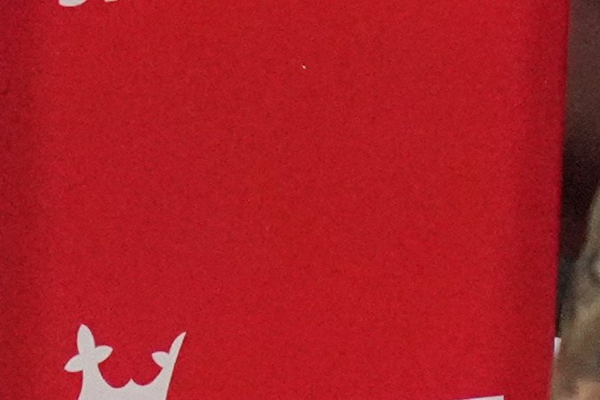 Jake Paul en la lona luego de una de sus cuatro caídas oficiales durante la pelea contra Anthony Joshua. El influencer visitó el suelo numerosas ocasiones más al dejarse caer.