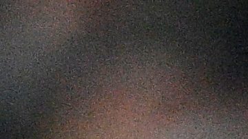 Tyler Steen (56), liniero ofensivo de los Eagles, durante la pelea con jugadores de los Commanders, incluyendo Mike Sainristil (0), cerca del final del partido.