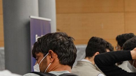 Afganos en espera de poder salir de su país