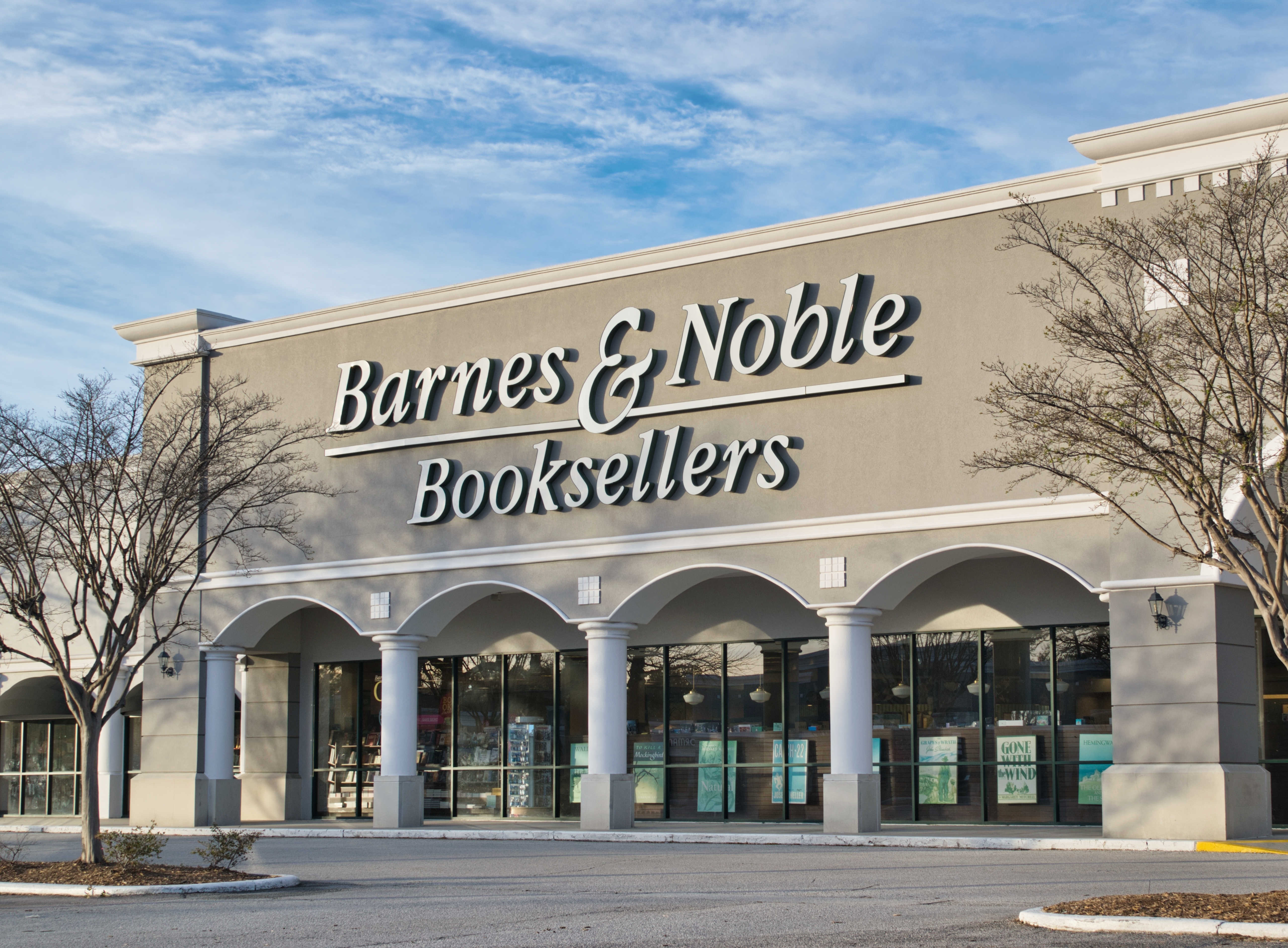 Barnes  Noble alcanza las 720 tiendas mientras reactiva su negocio