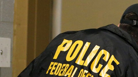 Inmigrante detenido por agentes de ICE