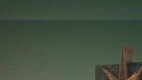 Lucy, el Ghoul y Maximus caminan juntos por el desierto del Wasteland en Fallout temporada 2