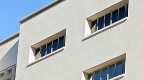 Buscan crear una línea local de crisis para los jóvenes LGBTQ en el condado de Los Ángeles.