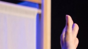 La IA es contraria a la felicidad, opina neurocientífico: "Nos roba la atención que merecen las personas que nos rodean"