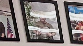 Samantha López es sorprendida con regalos para sus hijos Meredith y Erick.