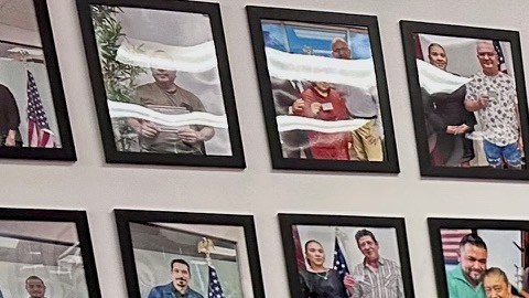 Samantha López es sorprendida con regalos para sus hijos Meredith y Erick.