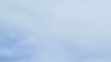 Julio Camejo, Aylin Mujica, Arturo Carmona, actores de la obra teatral Perfume de Gardenia en la Plaza del Mariachi en el barrio Boyle Heights de Los Ángeles.