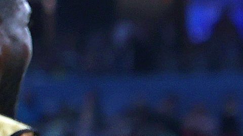 Cecilio Waterman (i) y Adalberto Carrasquilla (d) celebran un gol de la selección de Panamá.