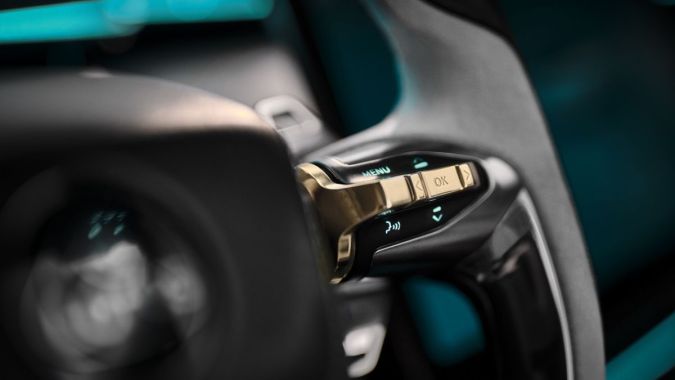 Lotus Eletre al detalle