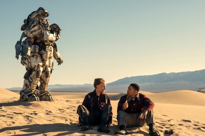 Maximus con la armadura de la Hermandad del Acero en una escena de la segunda temporada de Fallout