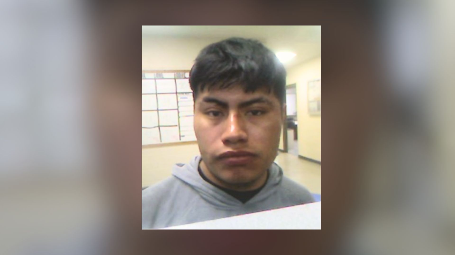El migrante intentó escapar cuando fue arrestado y mordió al agente de ...