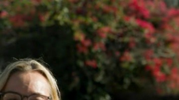 El fiscal del condado de Los Ángeles, Nathan Hochman alerta sobre los peligros de los contratistas sin licencia.