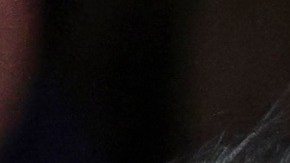 Selena Gomez besa a su esposo Benny Blanco en un partido de Los Angeles Lakers