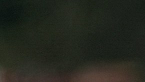 Los oficiales encontraron al profesor escondido detrás de un árbol, portando una pistola de perdigones.