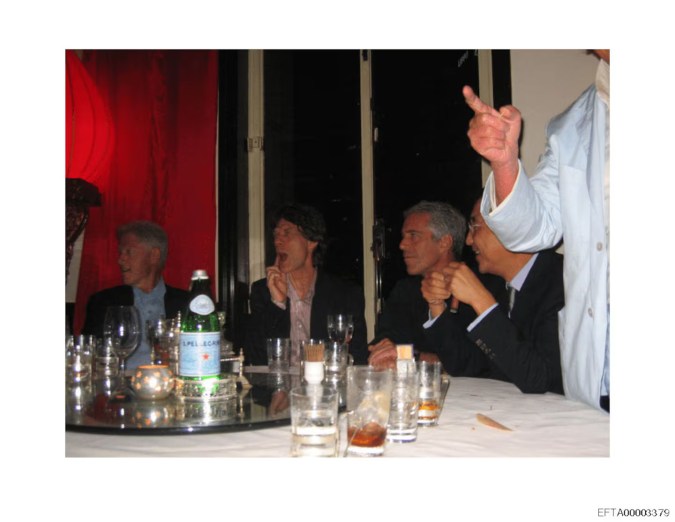 Clinton pide “publicación inmediata” de los archivos de Epstein en los que aparece; denuncia "filtraciones selectivas"