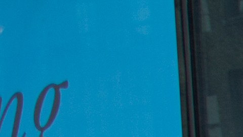 Fila de solicitantes afuera de un edificio en Nueva York.