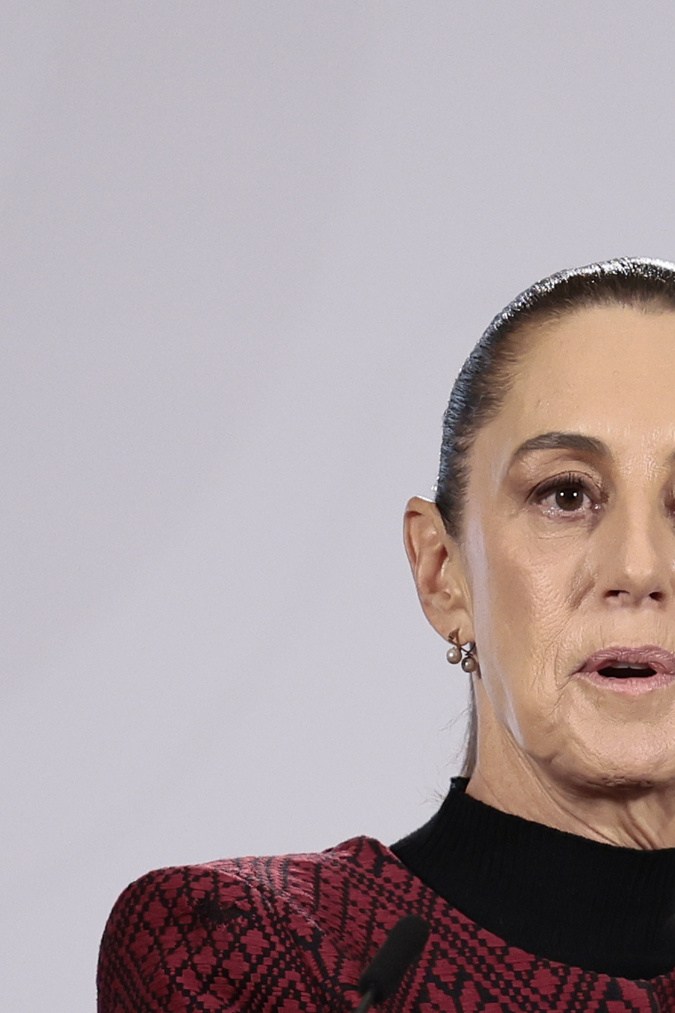 Sheinbaum planea llamar al papa León XIV para invitarlo a México